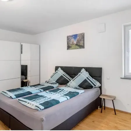 Broger Obstbaeumle Mit Pool 诺伊基希