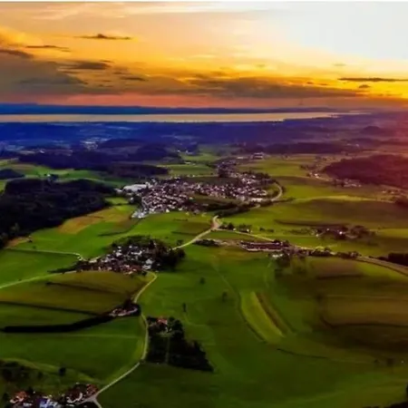 Broger Obstbaeumle Mit Pool 诺伊基希